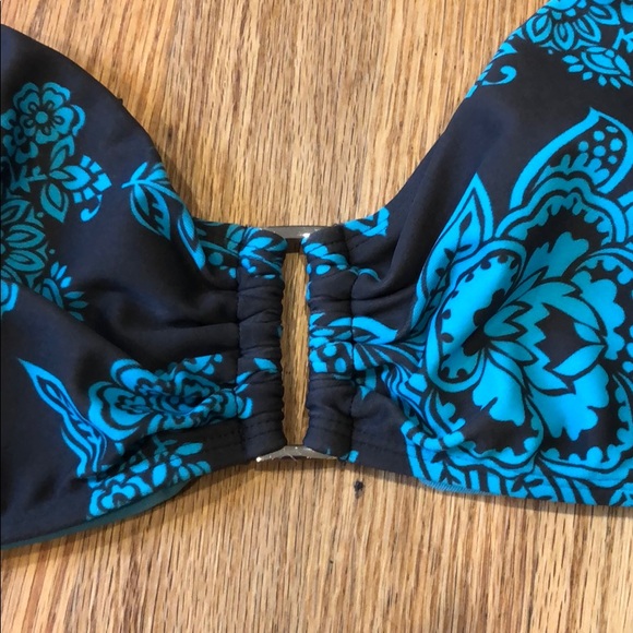 Large old navy bikini top - Picture 3 of 5